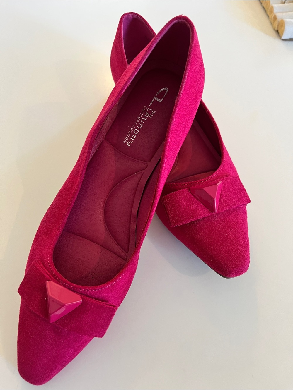 New Betts by Laundry  Hot Pink Pointed Toe Flats with Pyramid Stud size 8